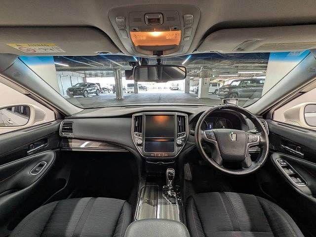 CROWN sedan hybrid