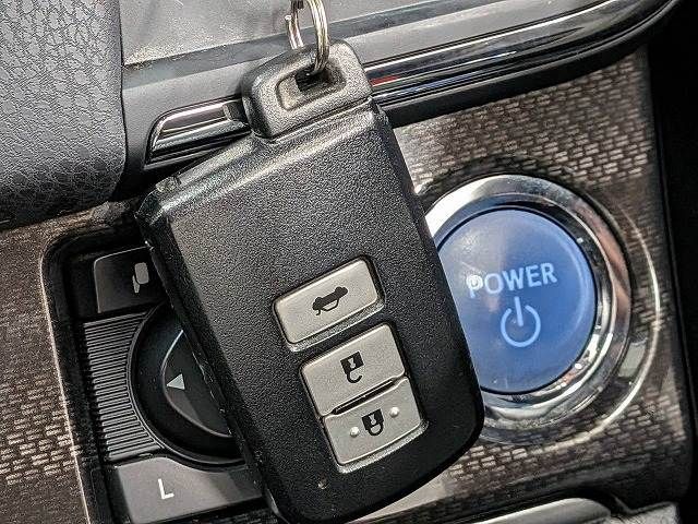 CROWN sedan hybrid