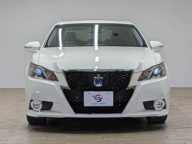 CROWN sedan hybrid