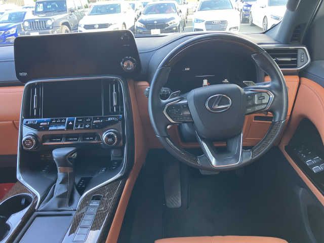 LEXUS LX600