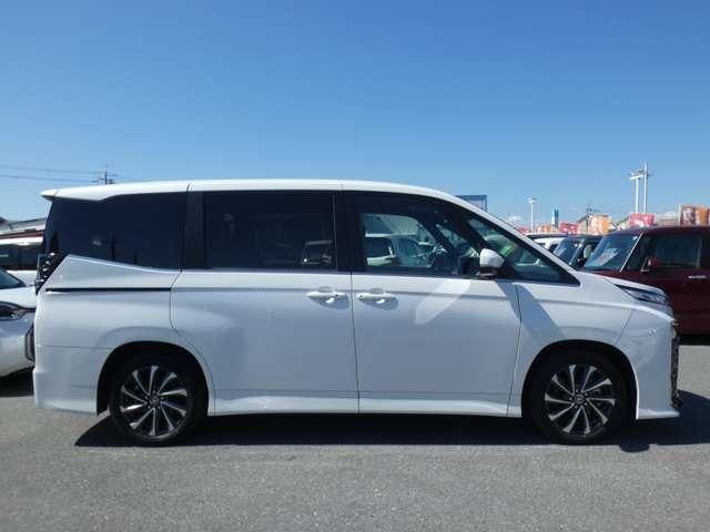 VOXY HYBRID 4WD