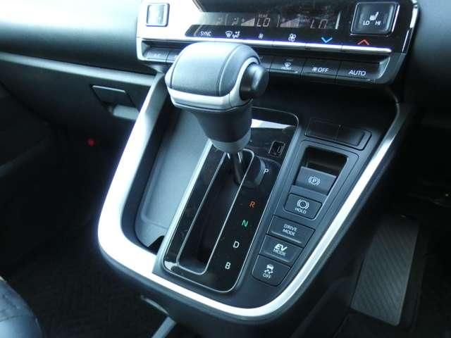 VOXY HYBRID 4WD
