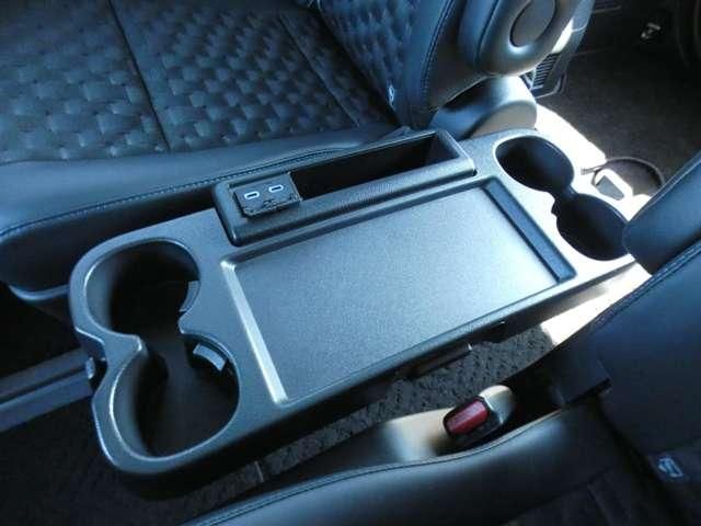 VOXY HYBRID 4WD