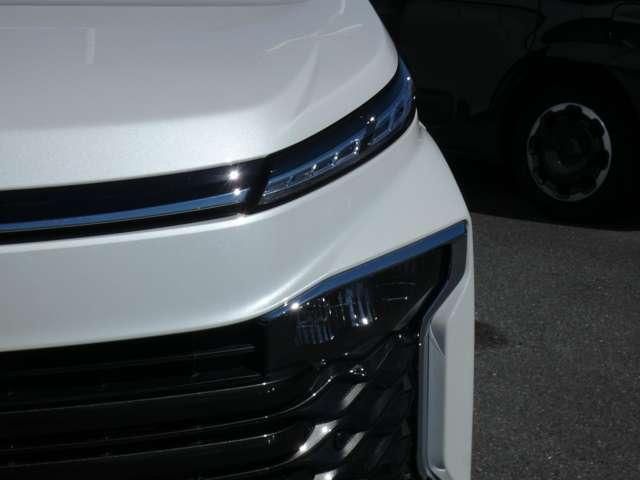 VOXY HYBRID 4WD