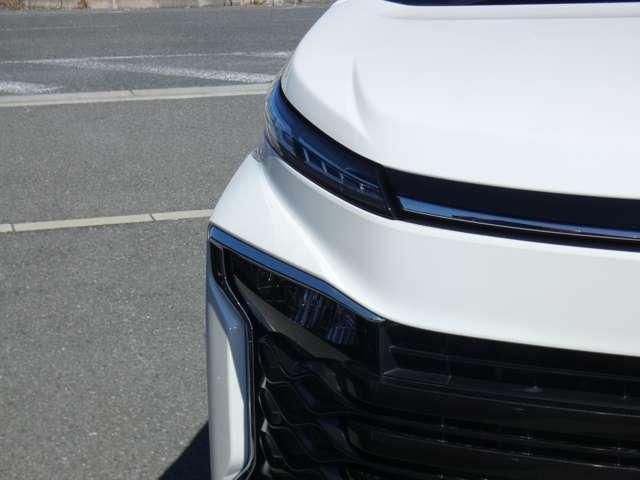 VOXY HYBRID 4WD