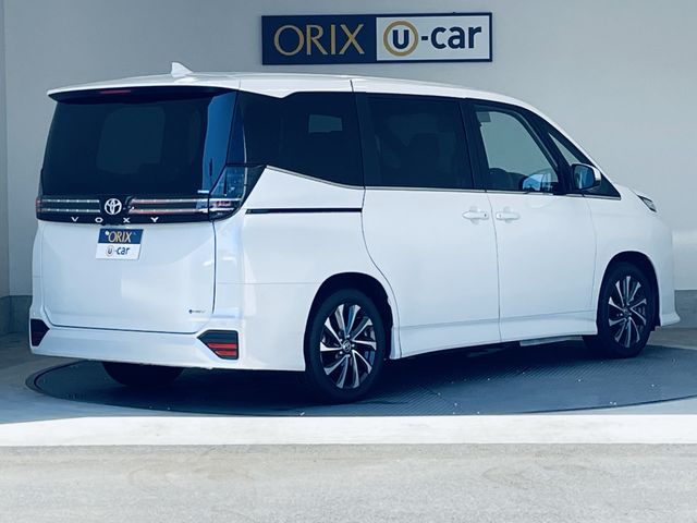 VOXY HYBRID
