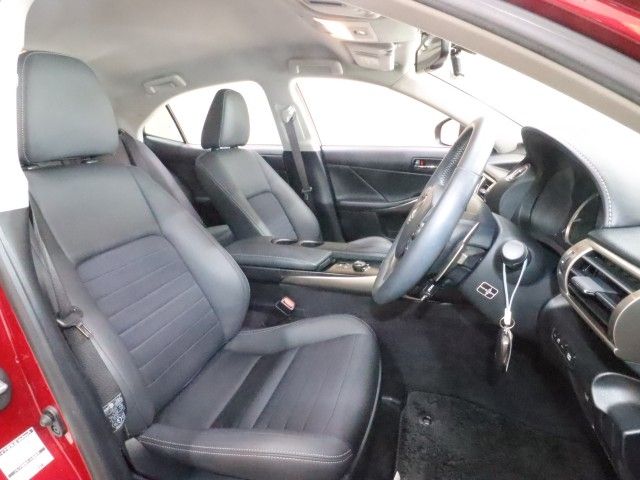 LEXUS IS300h