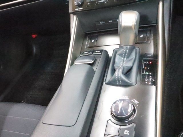 LEXUS IS300h