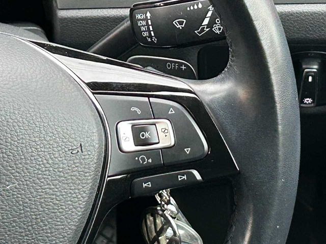 VOLKSWAGEN GOLF TOURAN