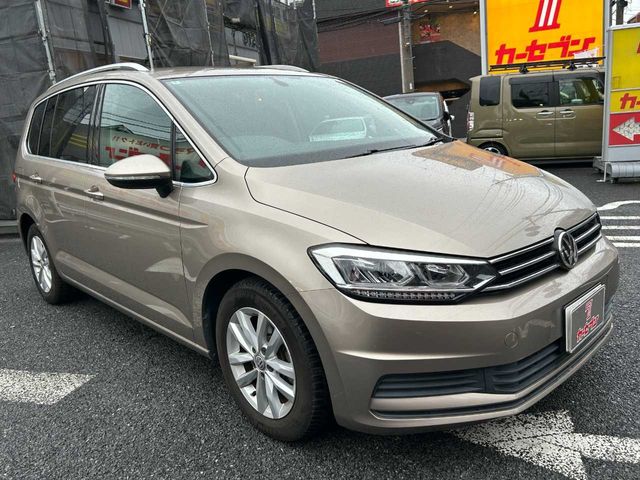 VOLKSWAGEN GOLF TOURAN