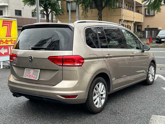 VOLKSWAGEN GOLF TOURAN