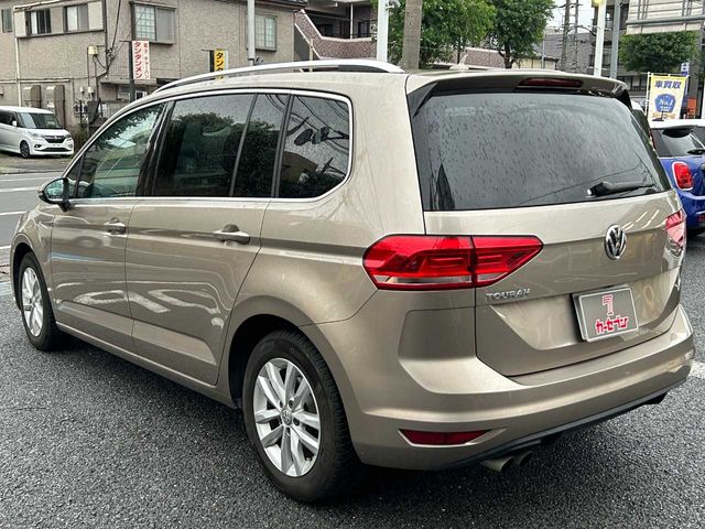 VOLKSWAGEN GOLF TOURAN
