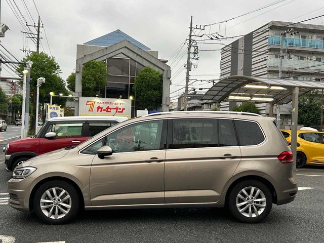 VOLKSWAGEN GOLF TOURAN