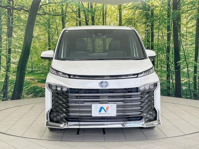 VOXY HYBRID
