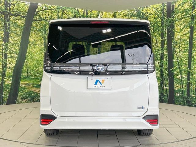 VOXY HYBRID