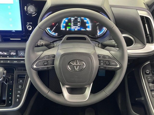 VOXY HYBRID
