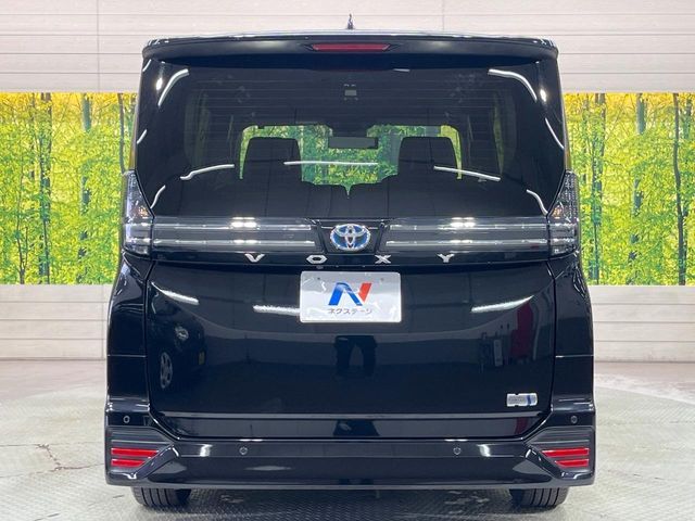 VOXY HYBRID