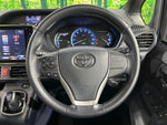 VOXY HYBRID