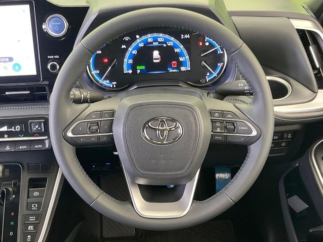 VOXY HYBRID