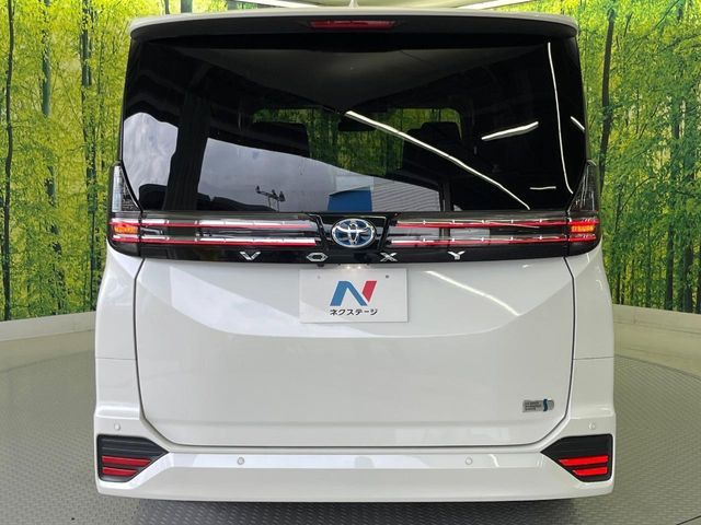 VOXY HYBRID