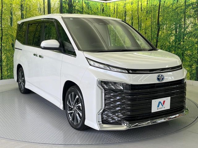 VOXY HYBRID