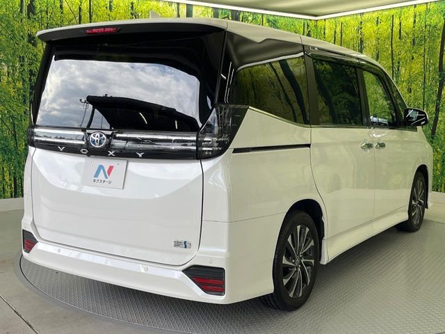 VOXY HYBRID