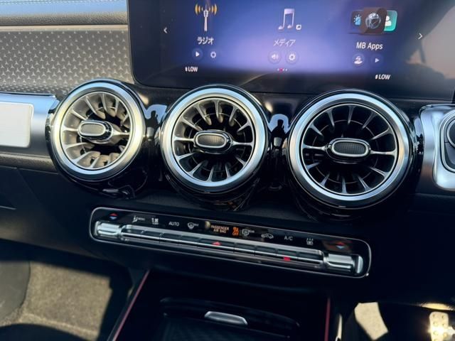 MERCEDES BENZ EQB