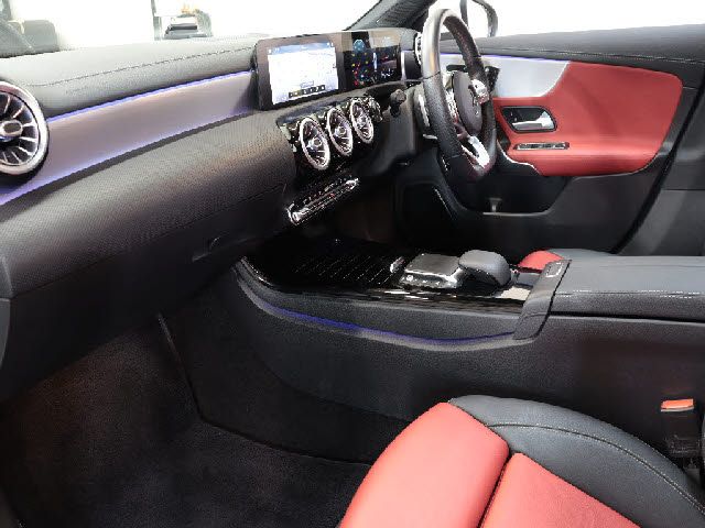 MERCEDES BENZ CLA Shooting Brake