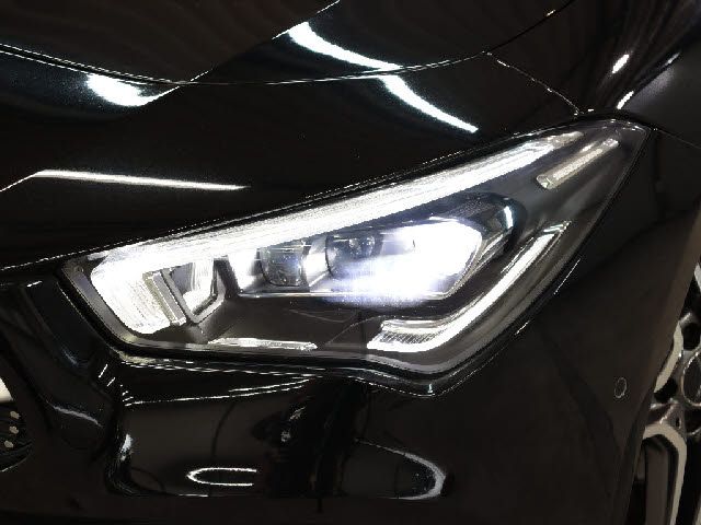 MERCEDES BENZ CLA Shooting Brake
