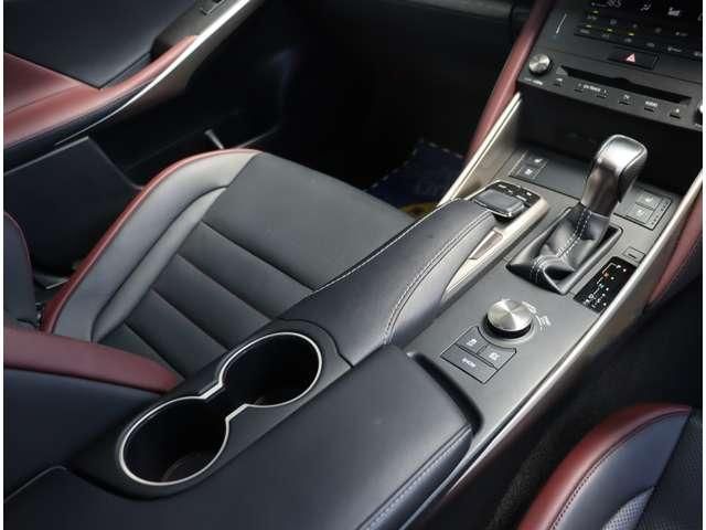 LEXUS IS300h