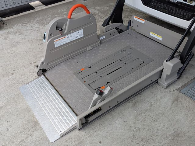 NV350 CARAVAN 4WD
