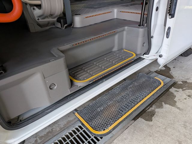 NV350 CARAVAN 4WD