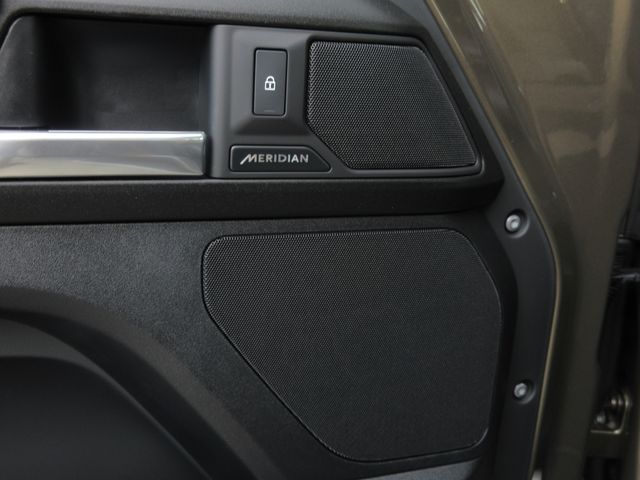 ROVER DEFENDER