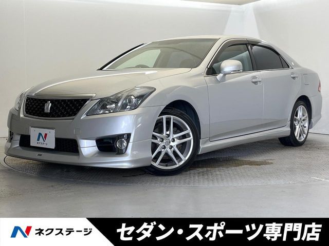 CROWN sedan