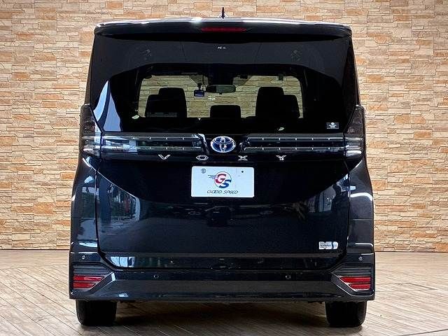 VOXY HYBRID