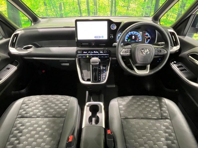 VOXY HYBRID