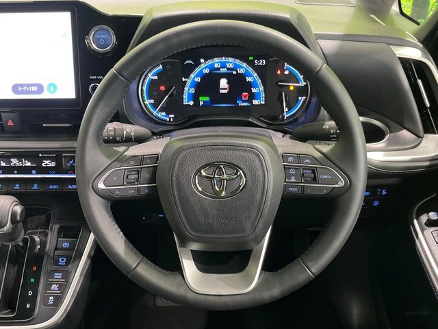 VOXY HYBRID