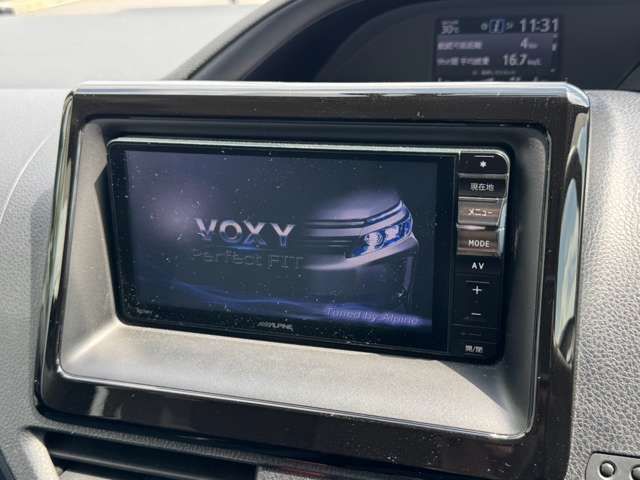 VOXY HYBRID