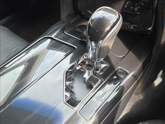 CROWN sedan hybrid