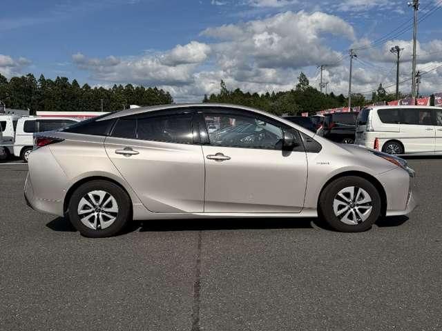 PRIUS 4WD