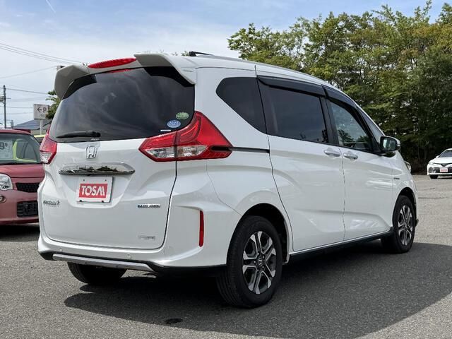FREED plus HYBRID 4WD