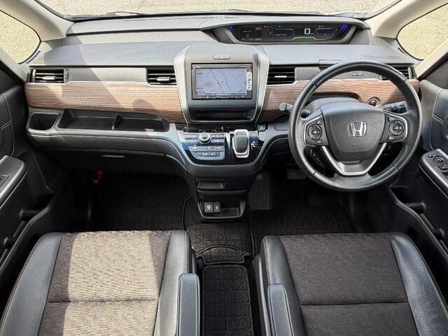 FREED plus HYBRID 4WD