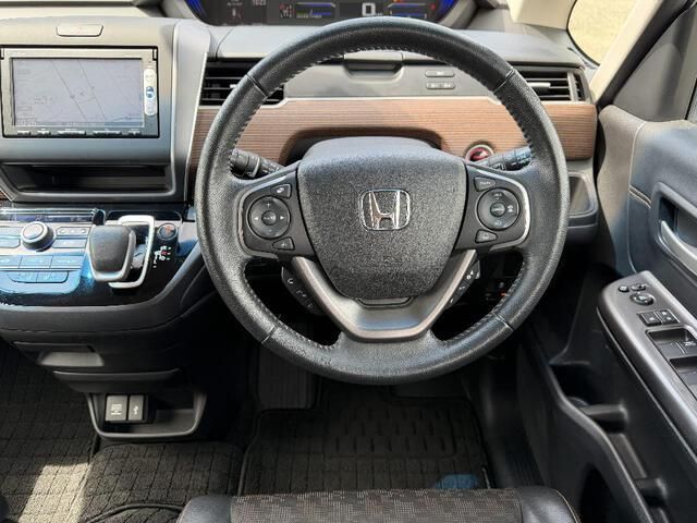 FREED plus HYBRID 4WD