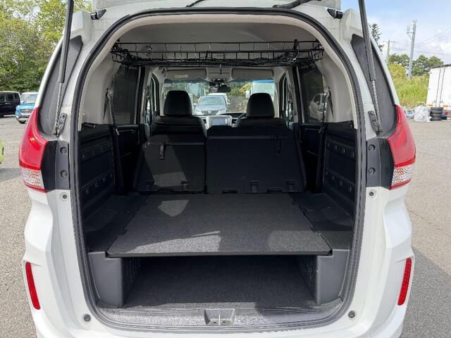 FREED plus HYBRID 4WD