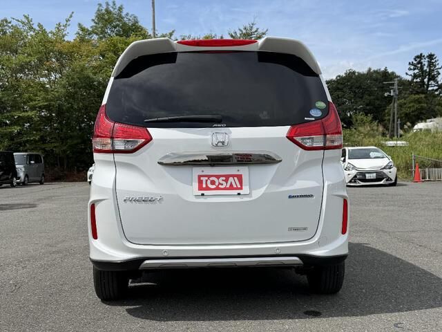 FREED plus HYBRID 4WD