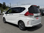 FREED plus HYBRID 4WD