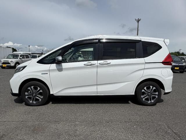 FREED plus HYBRID 4WD