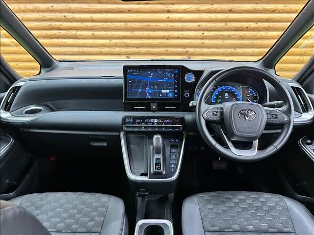 VOXY HYBRID