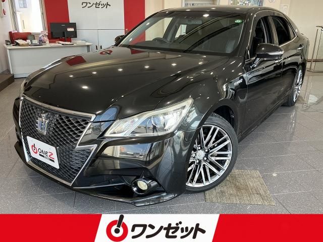 CROWN sedan hybrid