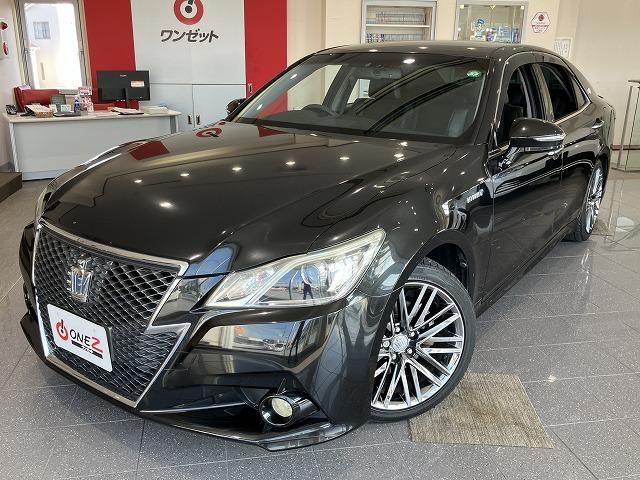 CROWN sedan hybrid